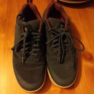 Evolv Dark Gray and Red Sneakers